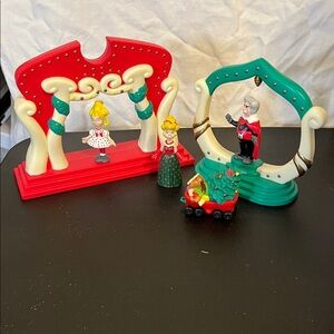 Dr. Seuss How The Grinch Stole Christmas figurines